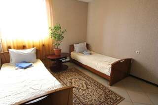 Гостиница Риф Тетюши Номер эконом семейный с 2 односпальными кроватями-2