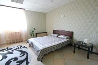 Гостиница Риф Тетюши Номер стандарт с 1 двуспальной кроватью-2